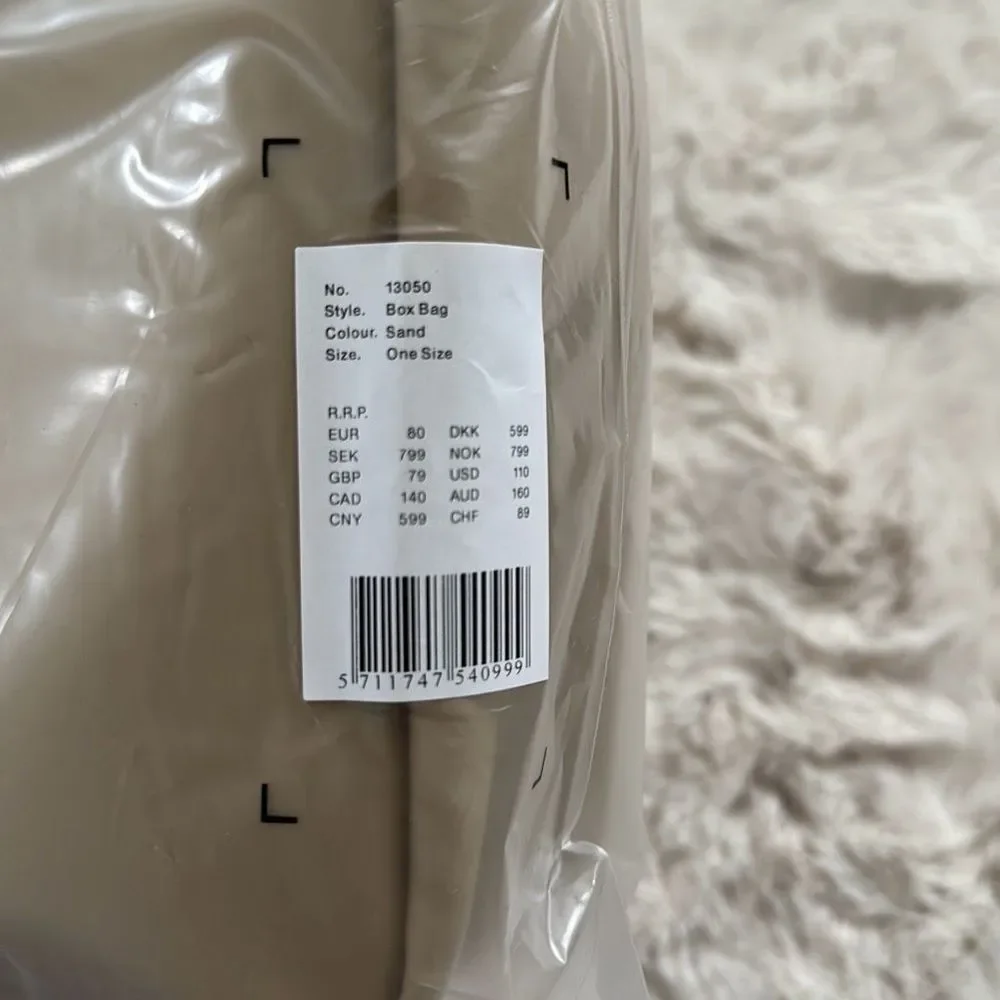 RAINS Box Bag Sand - Picture 5 of 6